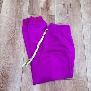 Figs Women’s Purple Jolt Scrub Set